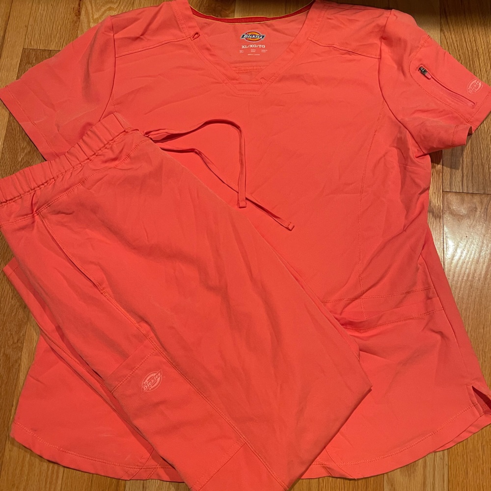 Dickies scrub set. X-Large top. Large bottoms